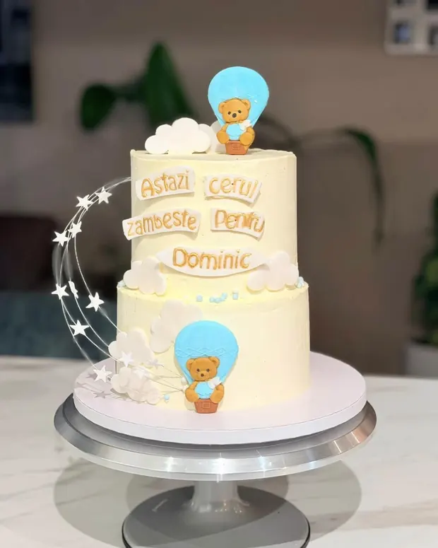 Dooptaart met naam, beertje en ballonnen