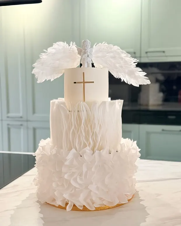 Dooptaart met ruffles en engelenvleugels
