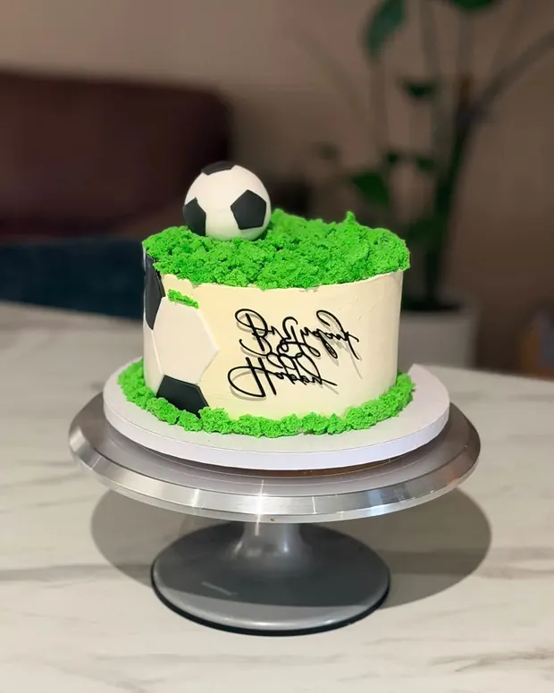 Voetbaltaart met grasrand