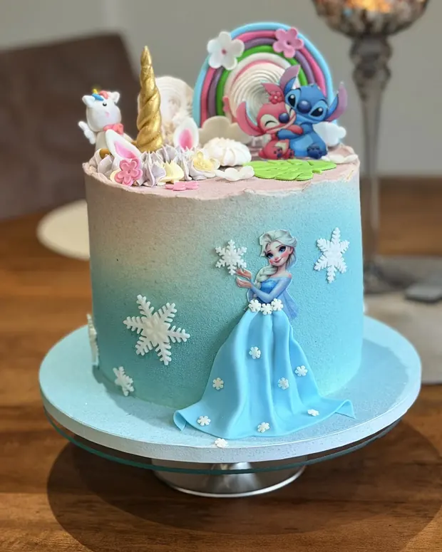 Elsa, Lilo en Stitch en een eenhoorn op een taart