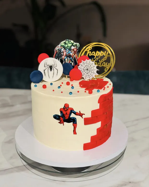 Spiderman in rood en wit
