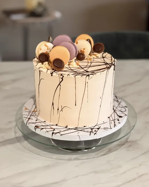 Taart met macarons