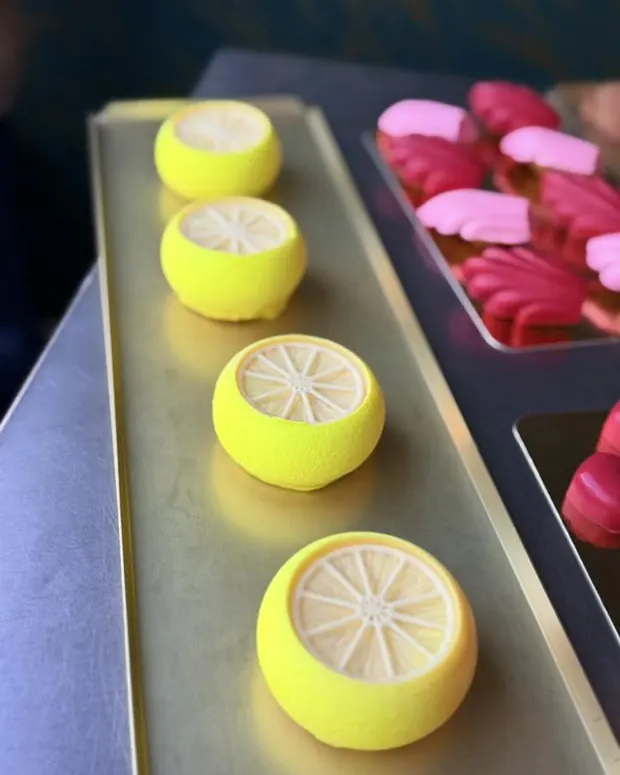Citroendessert met spiegelglazuur