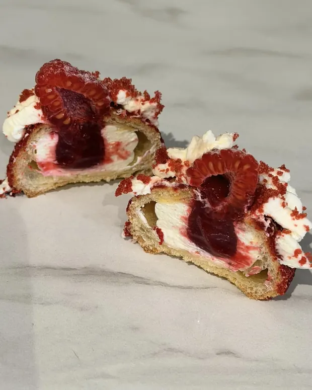 Choux met framboos